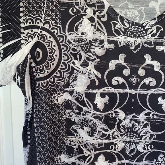 Ladies Top - Picture 2 of 3